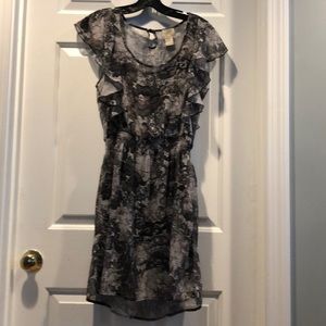 Flutter sleeve dress